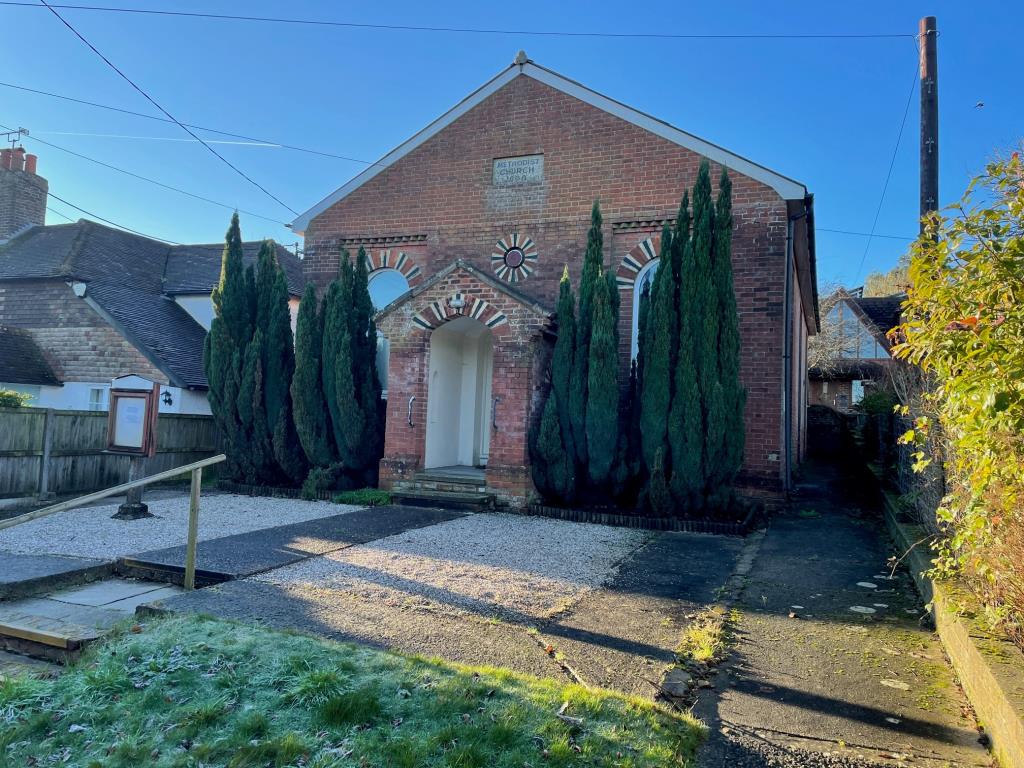 Lot: 111 - METHODIST CHAPEL WITH POTENTIAL - 